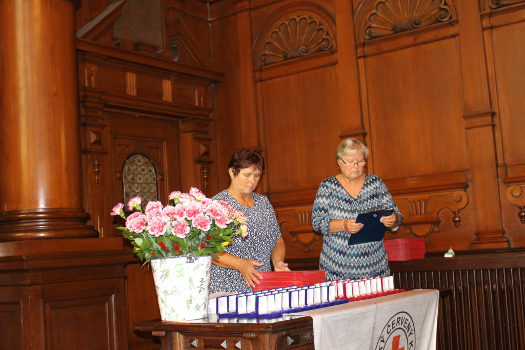 Na Liberecké radnici se předávaly medaile dárcům krve